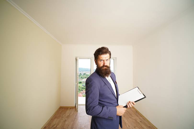 Real Estate Agent In Empty Home Address Scoop